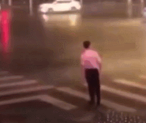 100342vrakawuobo9mwb7a.gif